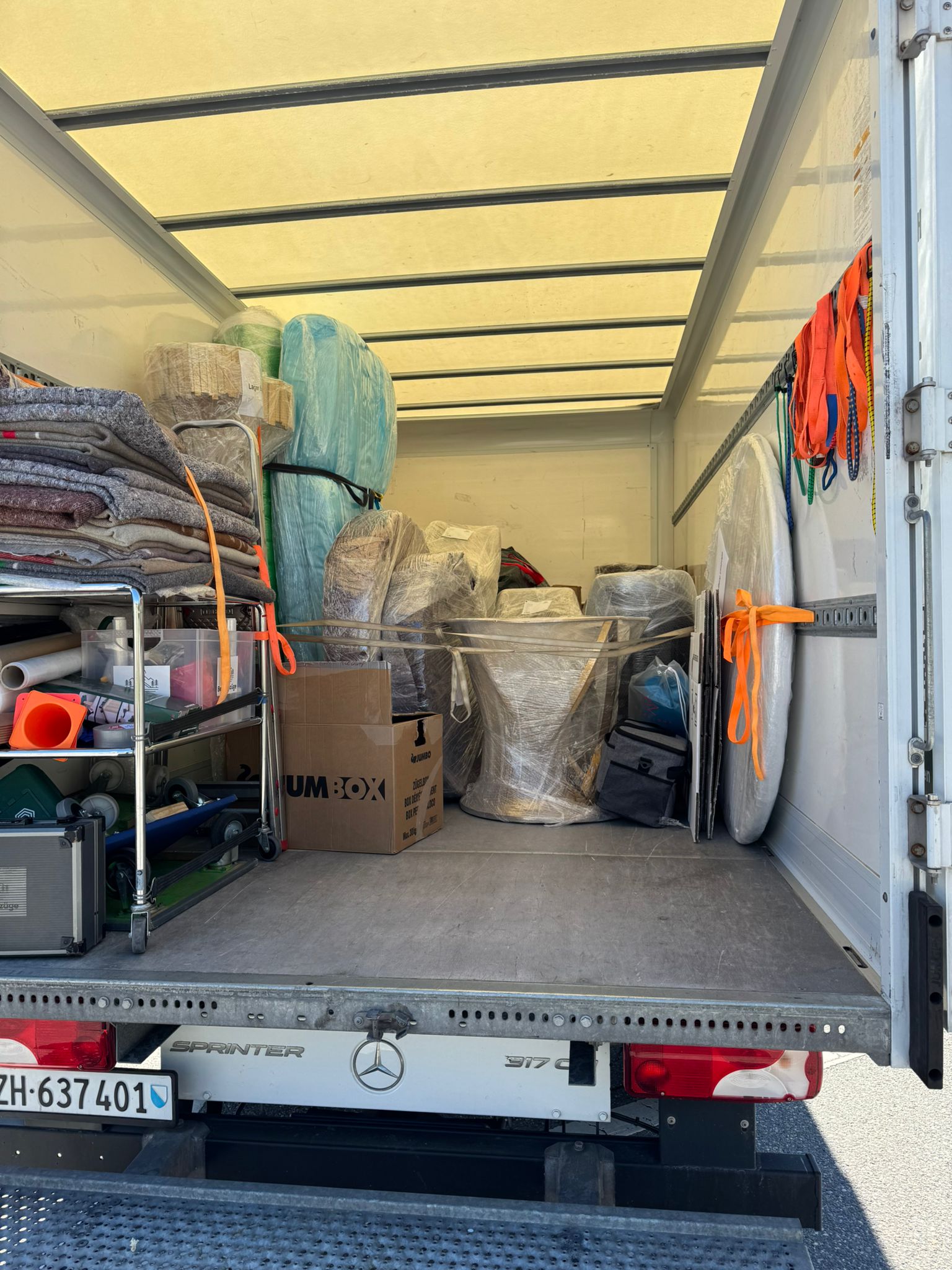 Firmenumzug Zürich 22 Möbeltransport und Montage