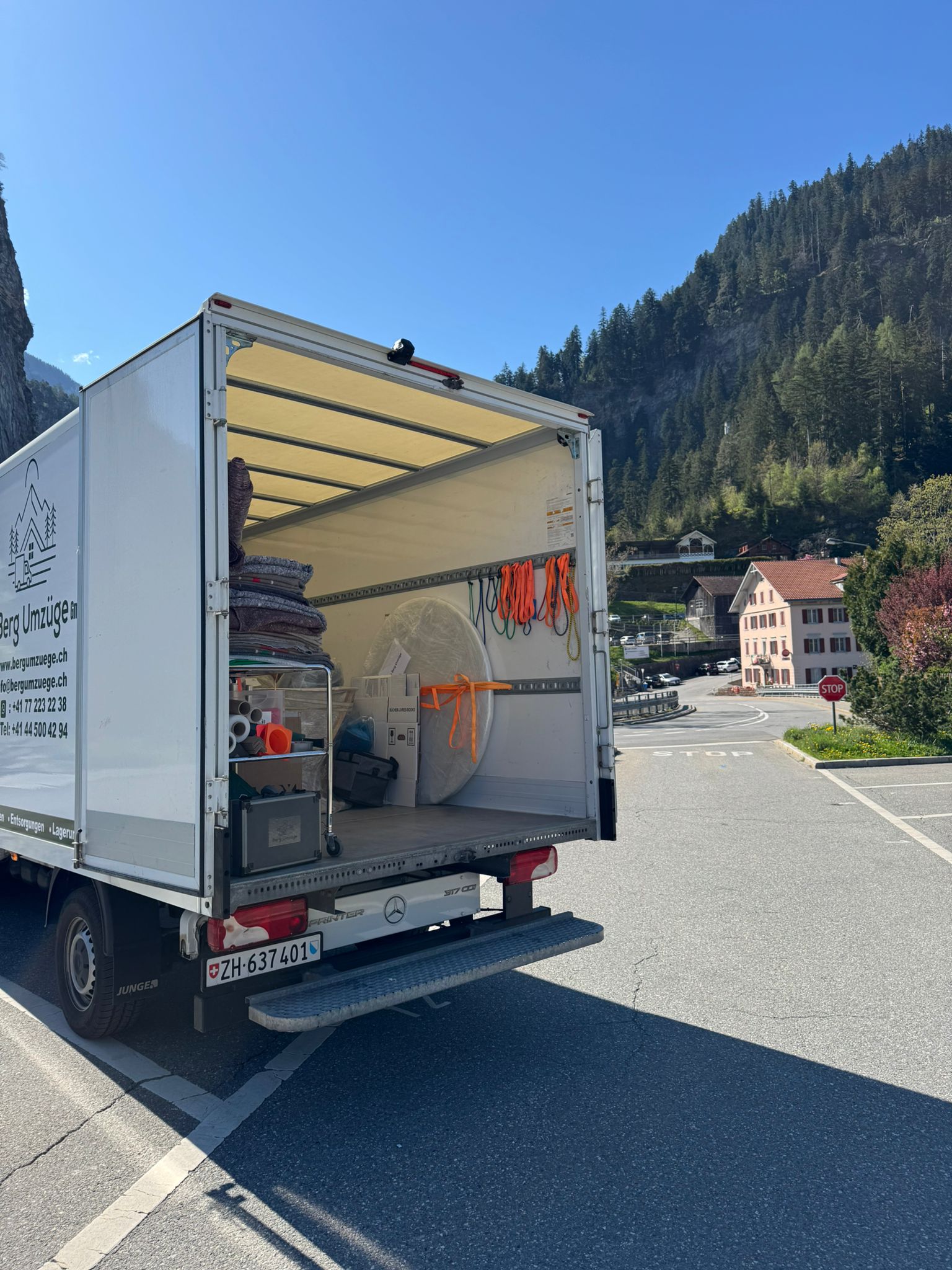 Berg Umzüge unterwegs für einen Fernumzug in der Schweiz