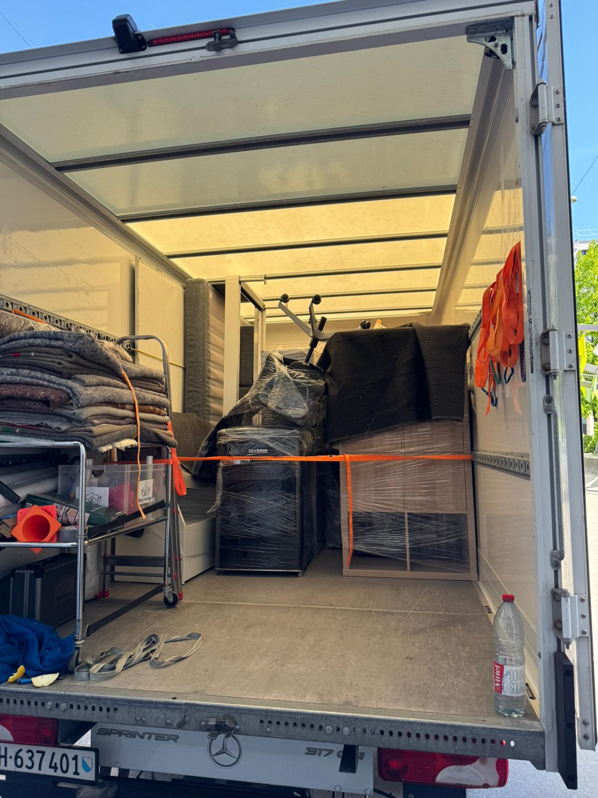 Sicher verstauter und verzurrter Umzugswagen von Berg Umzüge